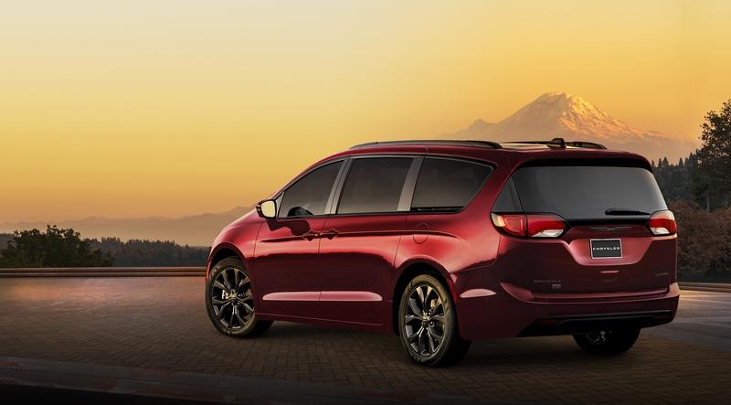 Dodge Emphasizes Its Move Toward Performance As It Kills Off the Grand Caravan and Dodge Journey (Finally) - image 819934